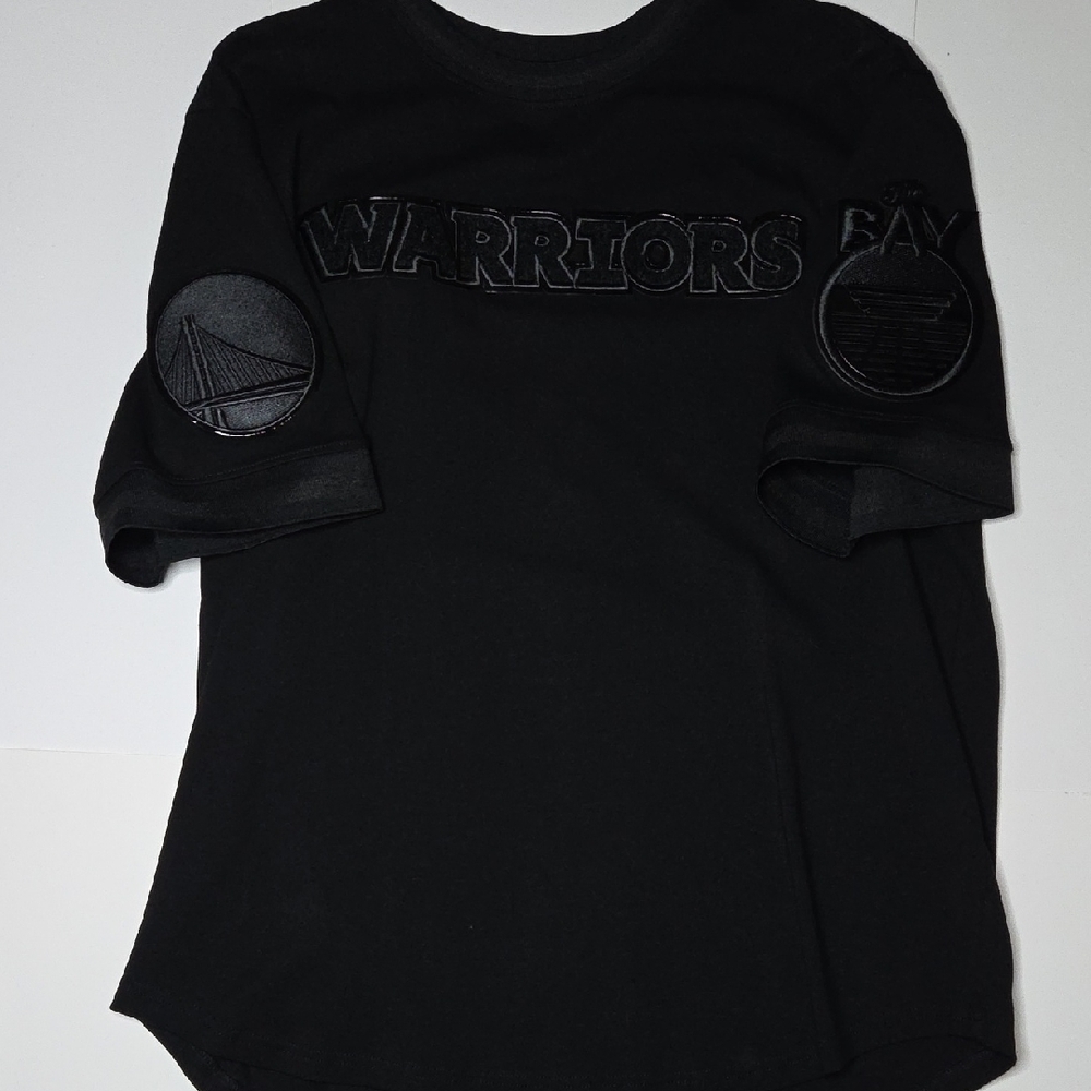 Golden State Warriors "Bay" Black Short Sleeve Tee With Raised Impressions.